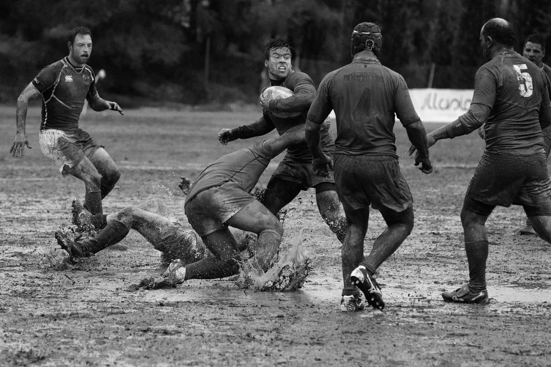 Rugby-Spielszene – Teamstrategie als Prinzip bei der Senior Freelancer Vermittlung
